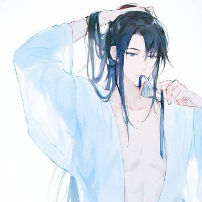 两女子推护理床上的老人赏花